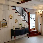 Annie\'S Corner House