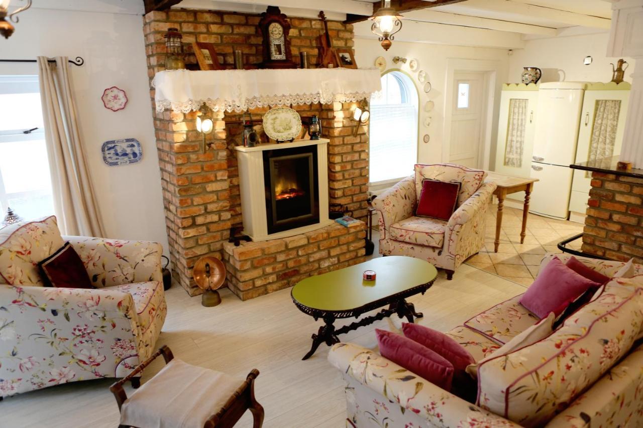 Holiday home Annie's Corner House